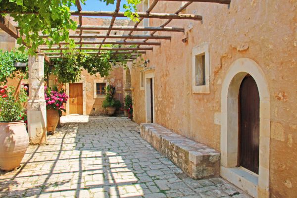 Courtyard Pergola Building